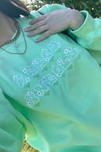 Load image into Gallery viewer, Daisy Sweatshirt